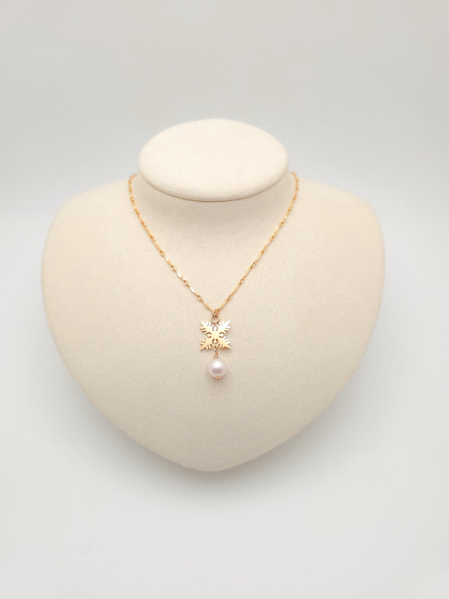 Ulu x White Pearl Necklace
