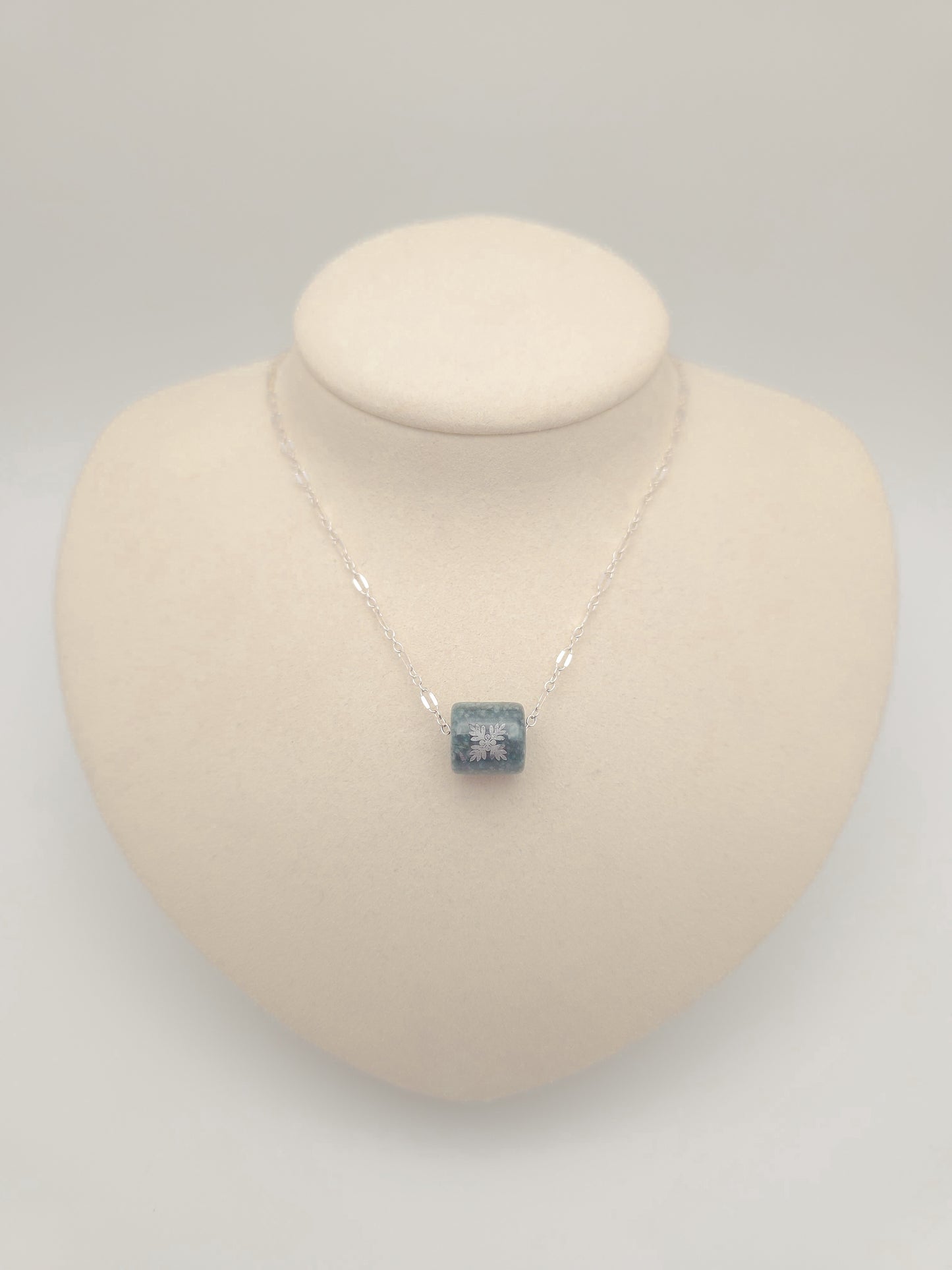 Ulu Quilt Barrel Jade Necklace