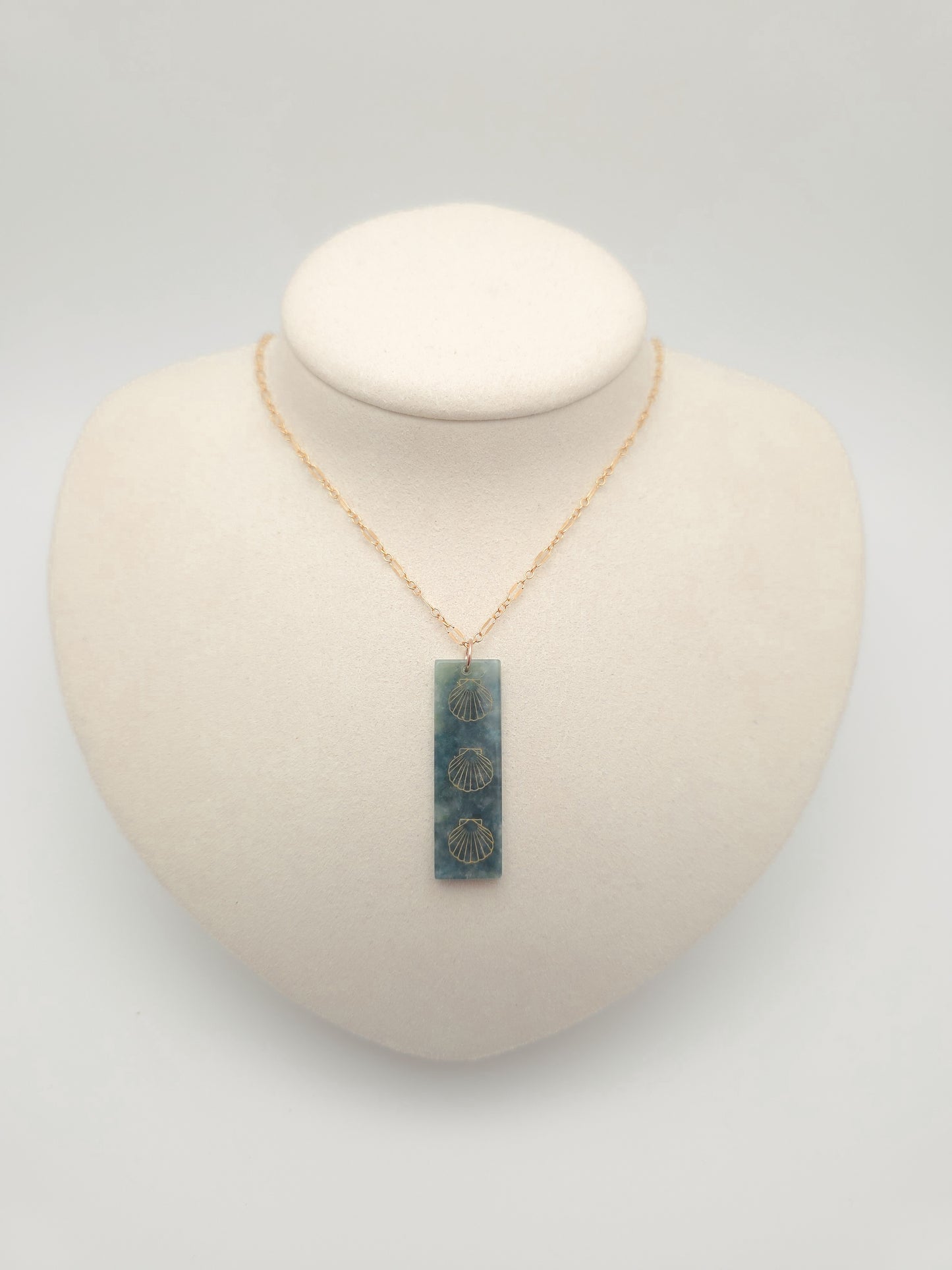 Sunrise Shell Jade Bar Necklace