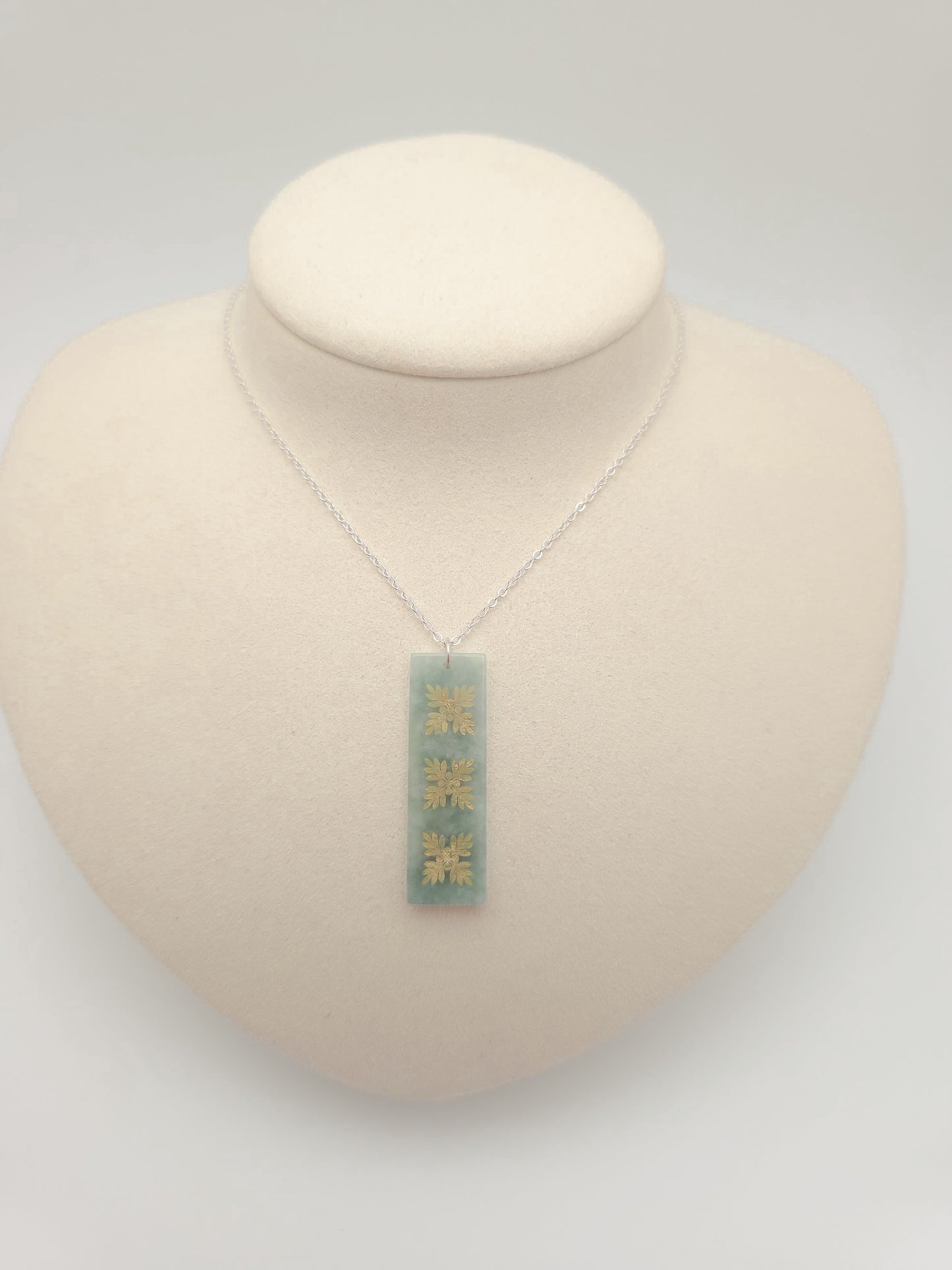 Ulu Quilt Vertical Jade Bar Necklace