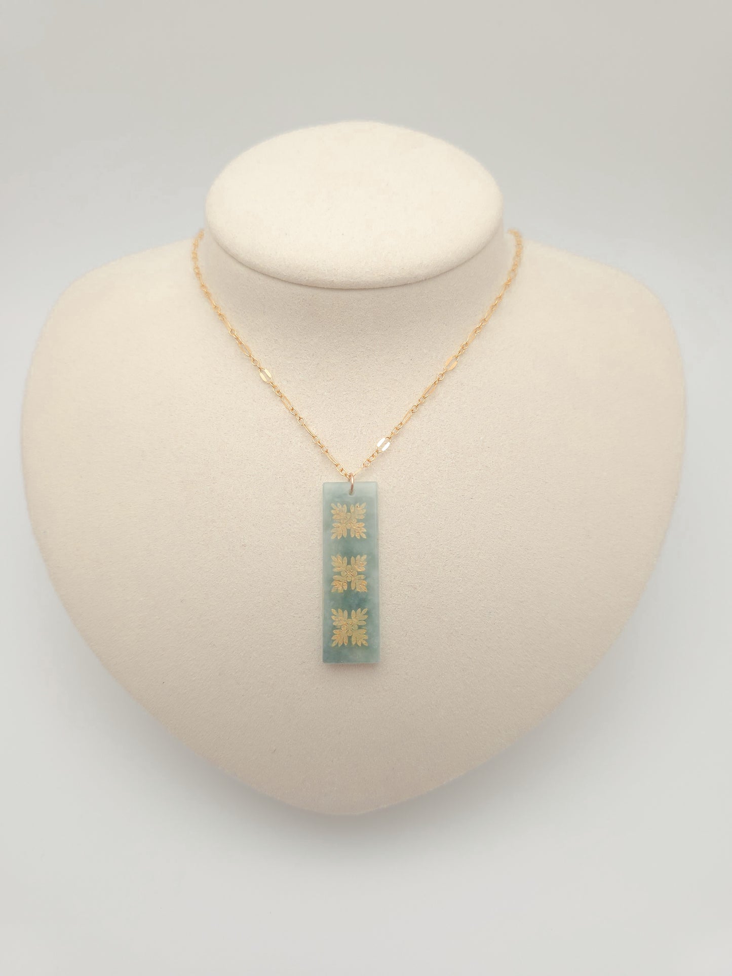 Ulu Quilt Vertical Jade Bar Necklace