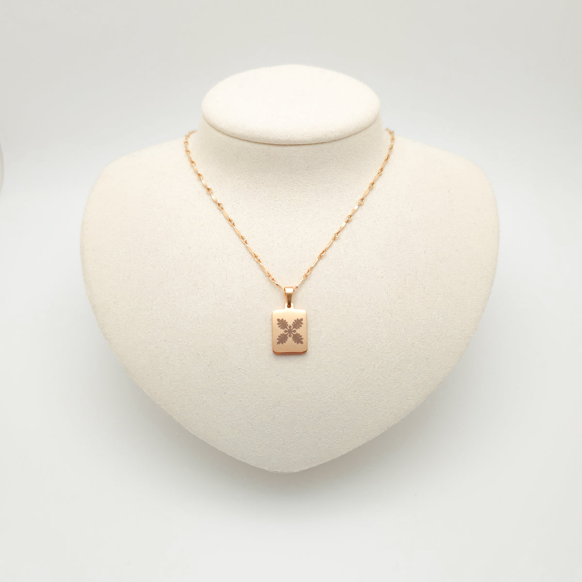 Engraved Ulu Quilt Necklace